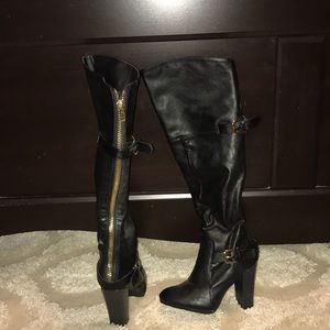 Women’s knee high boots size 6!
